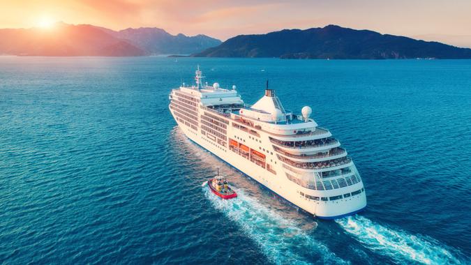 How A lot It Prices To Keep Aboard the 5 Most Luxurious Cruise Liners