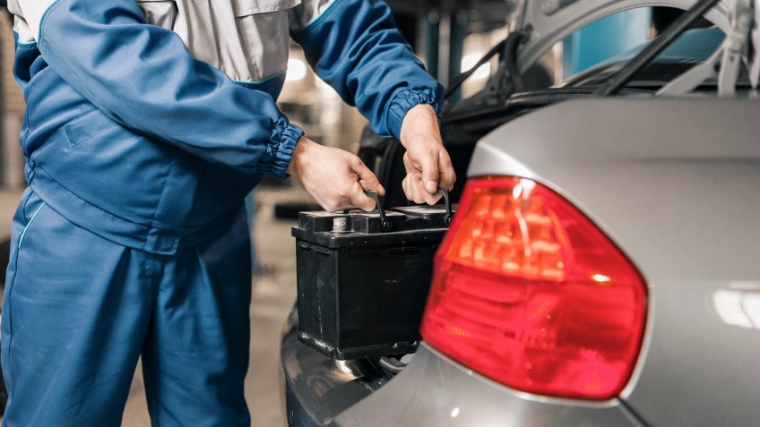 mechanic swapping car battery