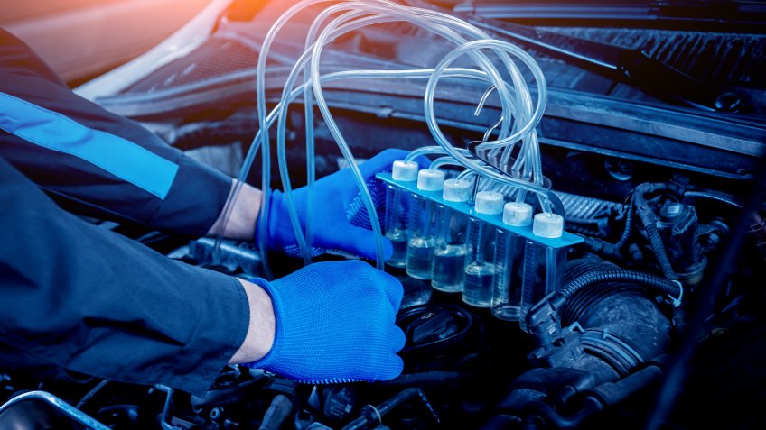 mechanic using fuel injection cleaning system