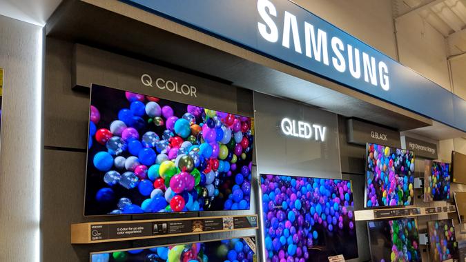 Samsung display in Best Buy-shutterstock_1078793279 Samsung display in Best Buy