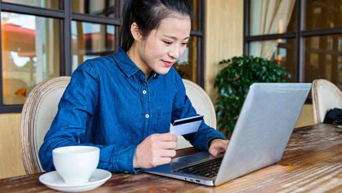 girl with credit card on laptop