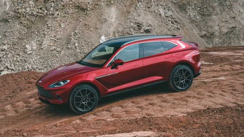 Aston Martin DBX17.