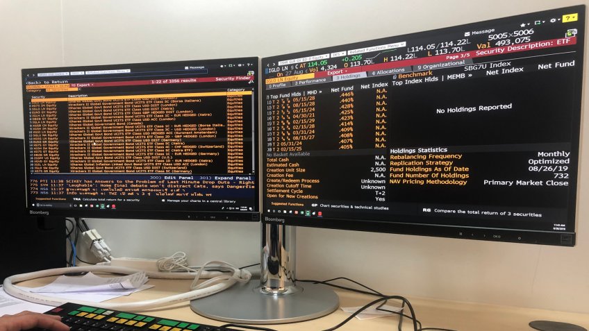August 28,2019 : Bangkok in Thailand: Stock market investor Use the Bloomberg tool to look at the market.