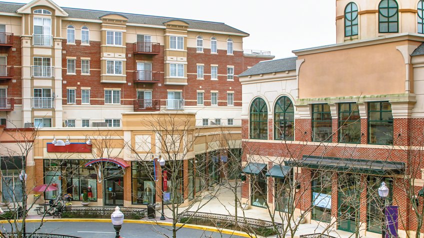Scenery of the shopping street in Fairfax, Virginia.