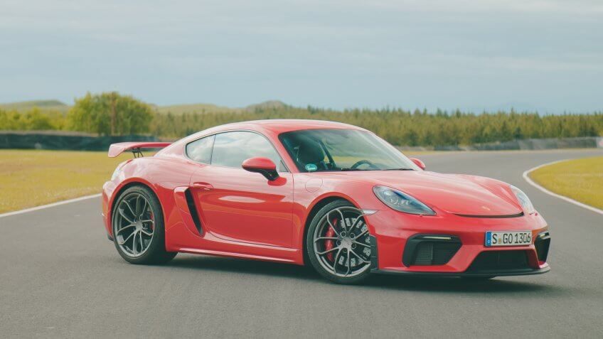 Porsche 718 Cayman GT4.