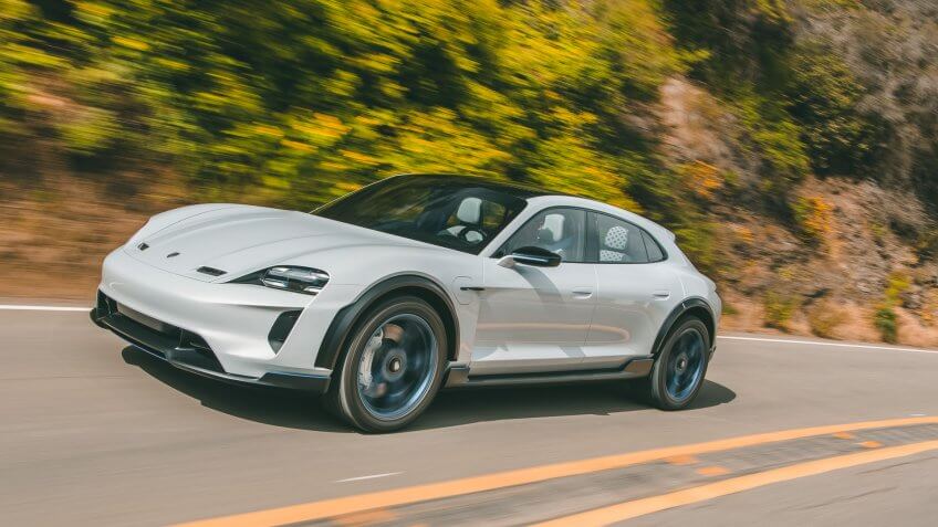 Porsche Mission E Cross Turismo.