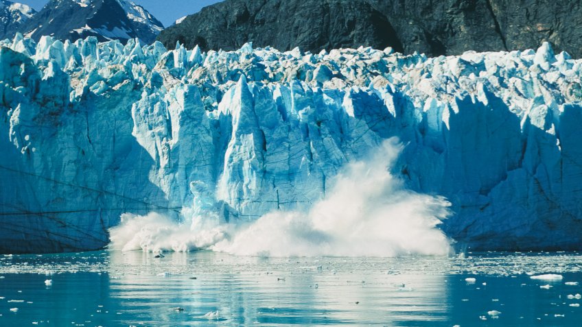 glacier calving in Alaskan Bay