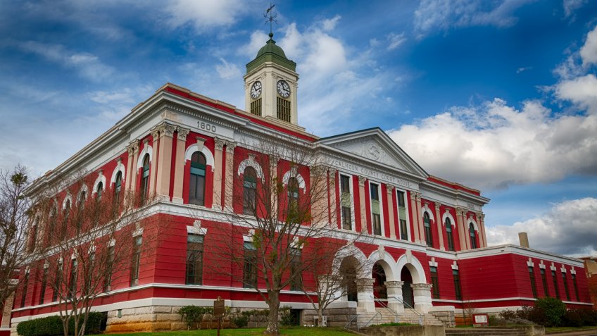 Historic Calhoun County Courthouse in Anniston, Alabama.