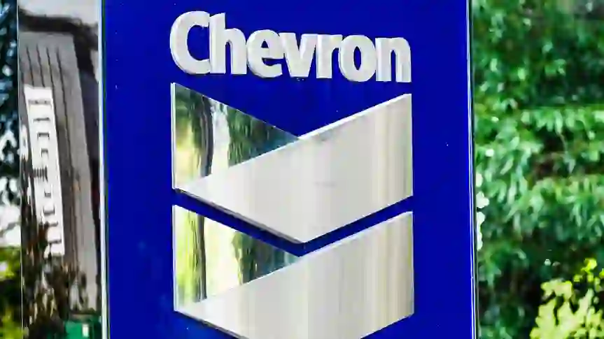 Warren Buffett Made a Bigger Bet on Chevron Stock: Is It a Good Investment?