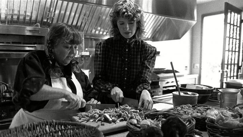 MARTHA STEWART Martha Stewart, right, cook and author of a new book, "Entertaining," and her friend and restaurant consultant Ruth Leserman of San Francisco, chop mushrooms while preparing dishes for a luncheon.
