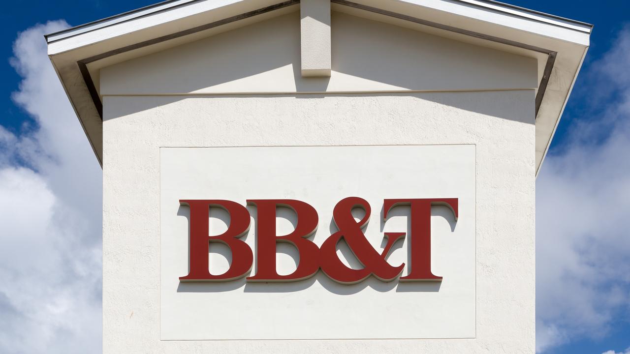 FORT LAUDERDALE, FLA/USA - APRIL 14, 2017: BB&T exterior sign and logo.