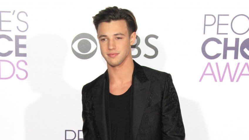 LOS ANGELES - JAN 18: Cameron Dallas at the People's Choice Awards 2017 at Microsoft Theater on January 18, 2017 in Los Angeles, CA.