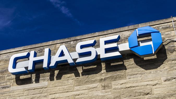 Chase Bank Hours: Full Hours and Holidays in 2022 ...