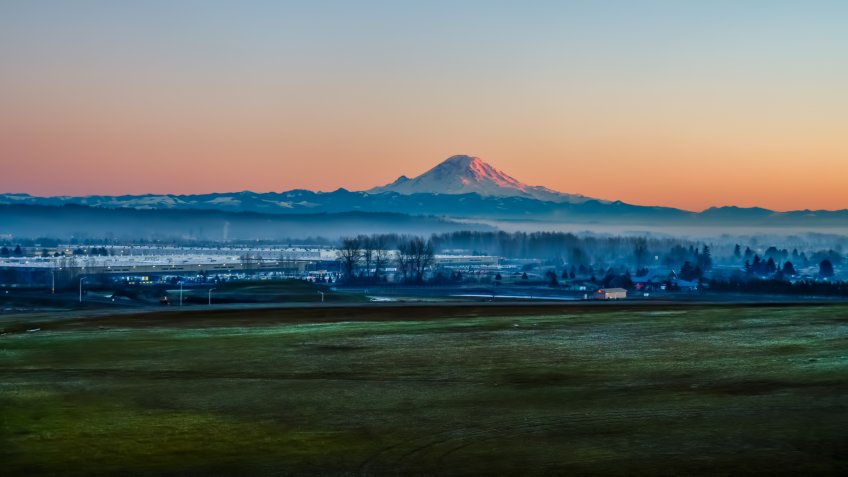 A view of Mount Rainier from Kent, Washington.