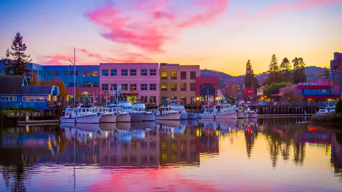The Best Place To Live on a $100,000 Salary in Every State The Best Place To Live on a $100,000 Salary in Every State