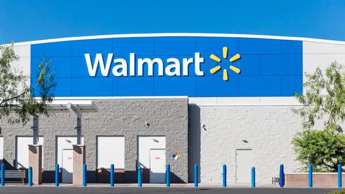 How Walmart's Expansion of Fulfillment Centers Will Benefit Online Shoppers  (and Its Workers)