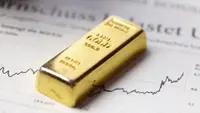 Gold Inching Toward Record Levels