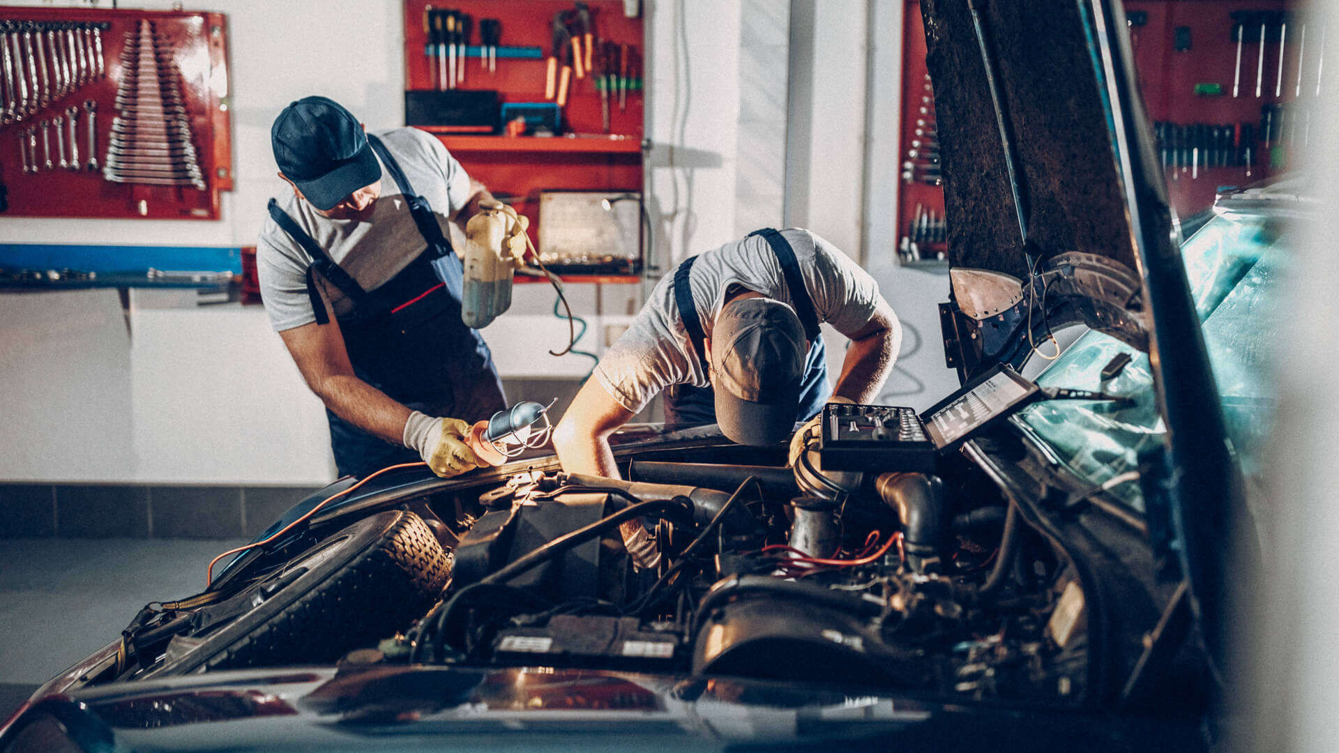 I’m a Mechanic: 3 Signs It’s Time To Retire Your Old Car