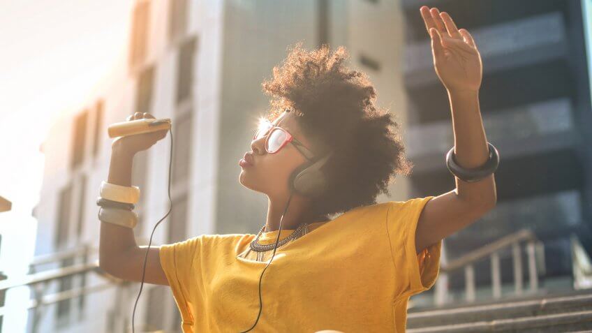 millenial-listening-music