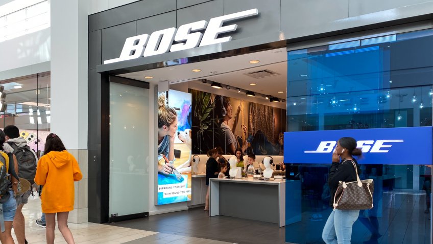 Orlando, FL/USA-2/17/20: A Bose retail speaker store in an indoor mall in Orlando, FL.