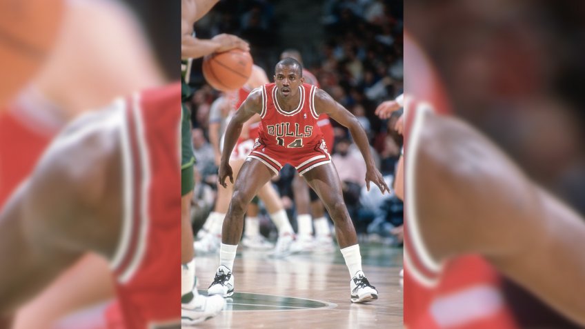 MILWAUKEE, WI - CIRCA 1990: Craig Hodges #14 of the Chicago Bulls in action against the Milwaukee Bucks during an NBA basketball game circa 1990 at the Bradley Center in Milwaukee, Wisconsin.