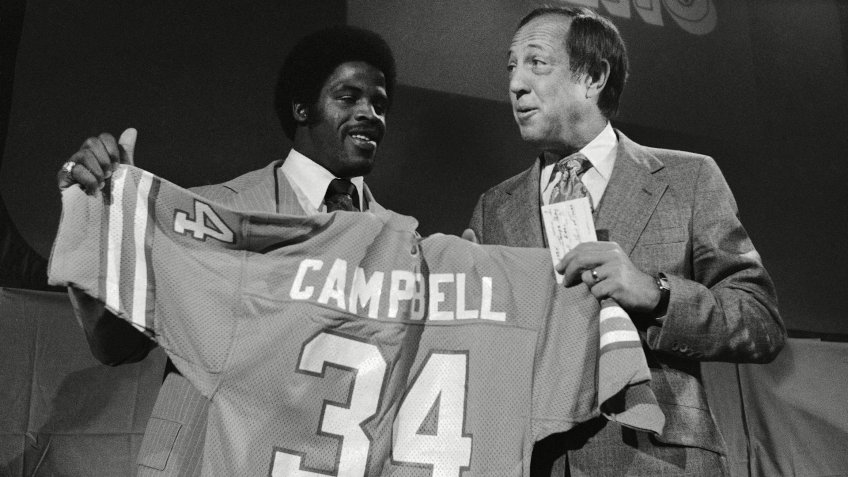 Mandatory Credit: Photo by Dave Pickoff/AP/Shutterstock (6031628a)Earl Campbell, no.