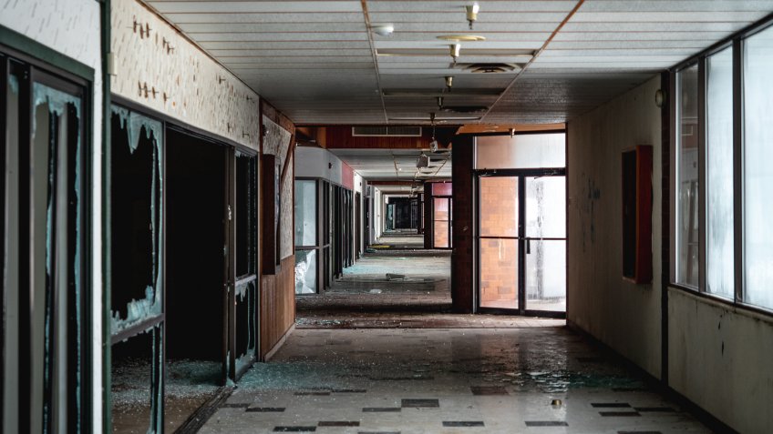Plymouth, Minnesota / America - March 13 2019 : Inside the Abandoned 4 Seasons Mall in Plymouth Minnesota.