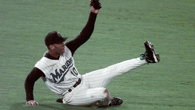 SHEFFIELD Florida Marlins' Gary Sheffield makes a diving catch on a long fly ball by Cleveland Indians' Jim Thome in the fourth inning of Game Seven of the World Series, at Pro Player Stadium in MiamiWORLD SERIES, MIAMI, USA.