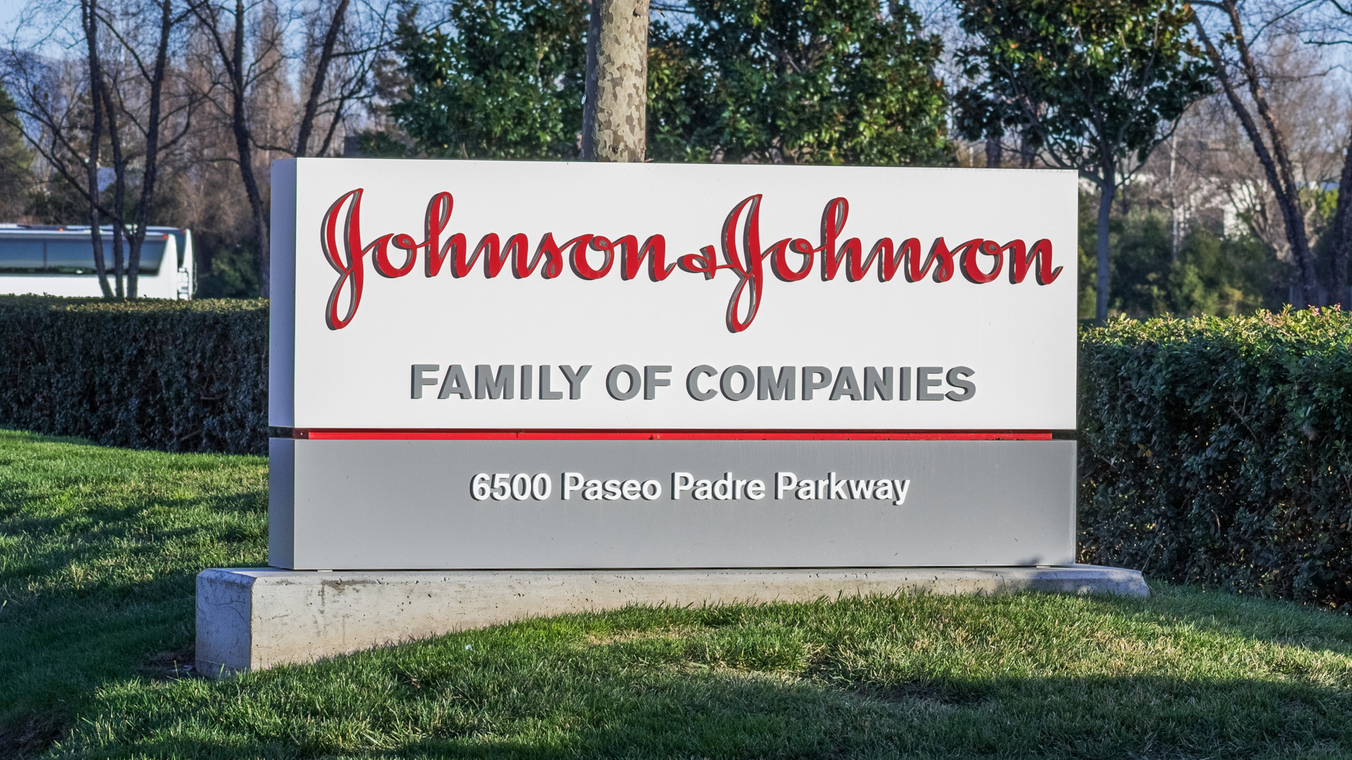 Johnson & Johnson Beats Estimates for First Quarter, Reports $100