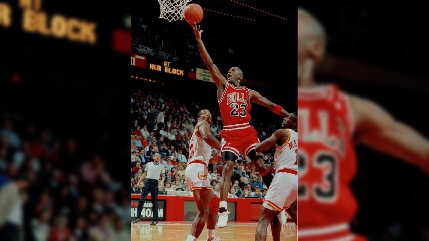 Michael Jordan, Otis Thorpe, Vernon Maxwell Michael Jordan (23) of the Chicago Bulls drives the lane for a finger roll lay-up over Otis Thorpe, left, and Vernon Maxwell, right, of the Houston Rockets in the first half in Houston, TexasRockets vs Bulls Jordan, Houston, USA.