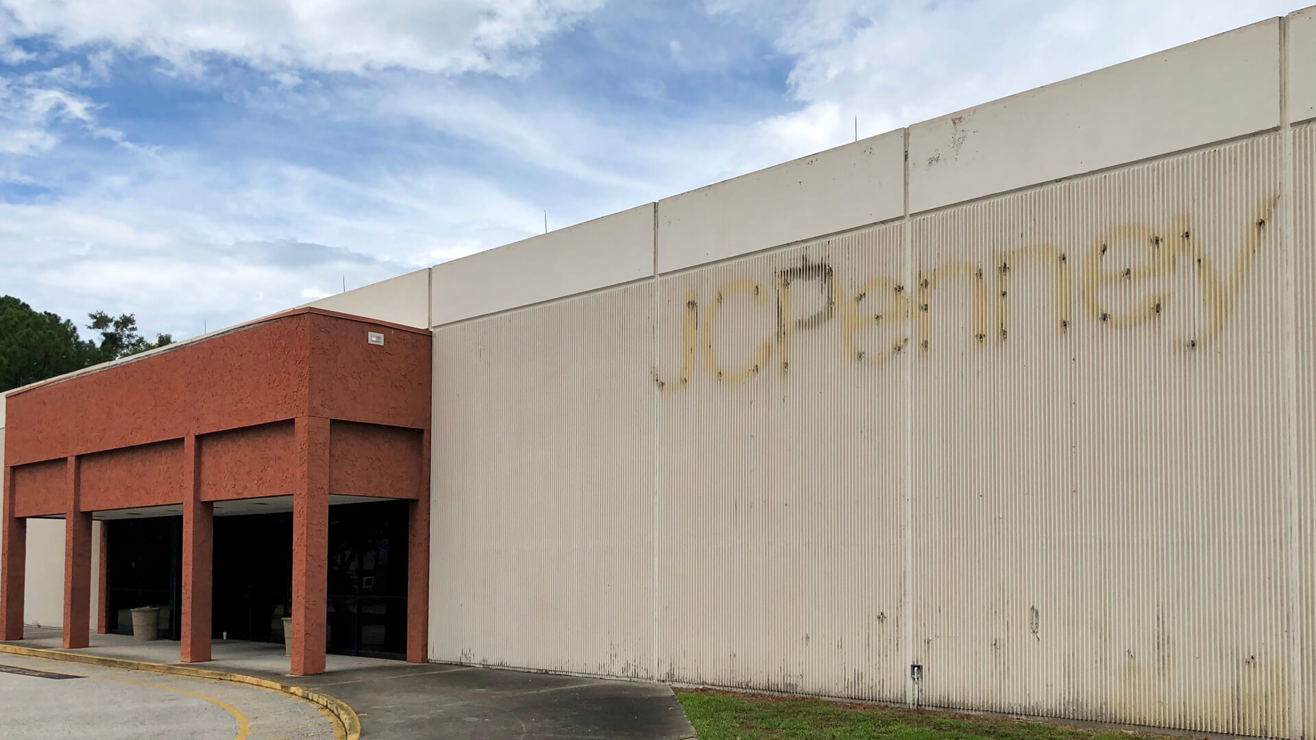 3 Reasons Behind Department Store Closures — And What It Means for Your Wallet 3 Reasons Behind Department Store Closures — And What It Means for Your Wallet