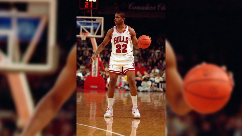 14 Nov 1992: Rodney McCray #22 of the Chicago Bulls dribbles the ball during a game against the Denver Nuggets.