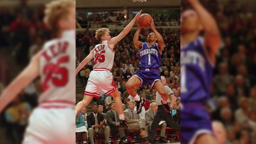 KERR BOGUES Chicago Bulls' Steve Kerr (25) goes up against Charlotte Hornets' Muggsy Bogues during second quarter of the Eastern Conference playoff game in Chicago on .