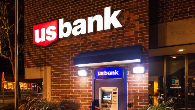 Dec 21, 2019 San Jose / CA / USA - US Bank branch located South San Francisco Bay Area; <i>Us bank no envelope atm near me</i> Andrei Stanescu / Getty Images </p></div><p>Sometimes you need to deposit or withdraw a substantial amount of cash, and you either don’t want to wait in line inside the bank, or it’s after hours, and the bank’s closed. Most banks and ATMs have their own limits. Here’s what you need to know about withdrawing and depositing cash at a U.S. Bank ATM.</p><h3>What Is the Maximum Withdrawal Limit at a U.S. Bank ATM?</h3><p>The maximum withdrawal limit can vary because it depends on your account and your relationship with U.S. Bank. With most U.S. Bank ATM cards, the withdrawal limit is $500, which is within the range of typical card limits for most banks. This limit still applies if you “go cardless,” meaning, instead of using a card, you are able to wave your mobile device next to the ATM. </p><h3>What Is the Maximum Amount You Can Deposit at a U.S. Bank ATM?</h3><p>Unlike the withdrawal limit, the deposit limit probably won’t be much of a concern. How much you can deposit isn’t about the dollar amount; it’s about the number of pieces involved in each transaction. U.S. Bank states that most of its ATMs can accept as many as 50 bills or up to 30 checks in a single transaction. If you have more bills or checks than that, you can deposit in multiple transactions.</p><h3>How Soon Will the Funds Be Available?</h3><p>The availability of funds depends on whether you’ve deposited cash or a check, whether it required an envelope and what time you made your deposit. At U.S. Bank, a cash or check deposit not needing an envelope will be available the same business day as long as you deposit by the cutoff time–typically 8 p.m. If your deposit is in an envelope, it needs to be deposited by 6 p.m. and won’t be processed until the next business <a href=