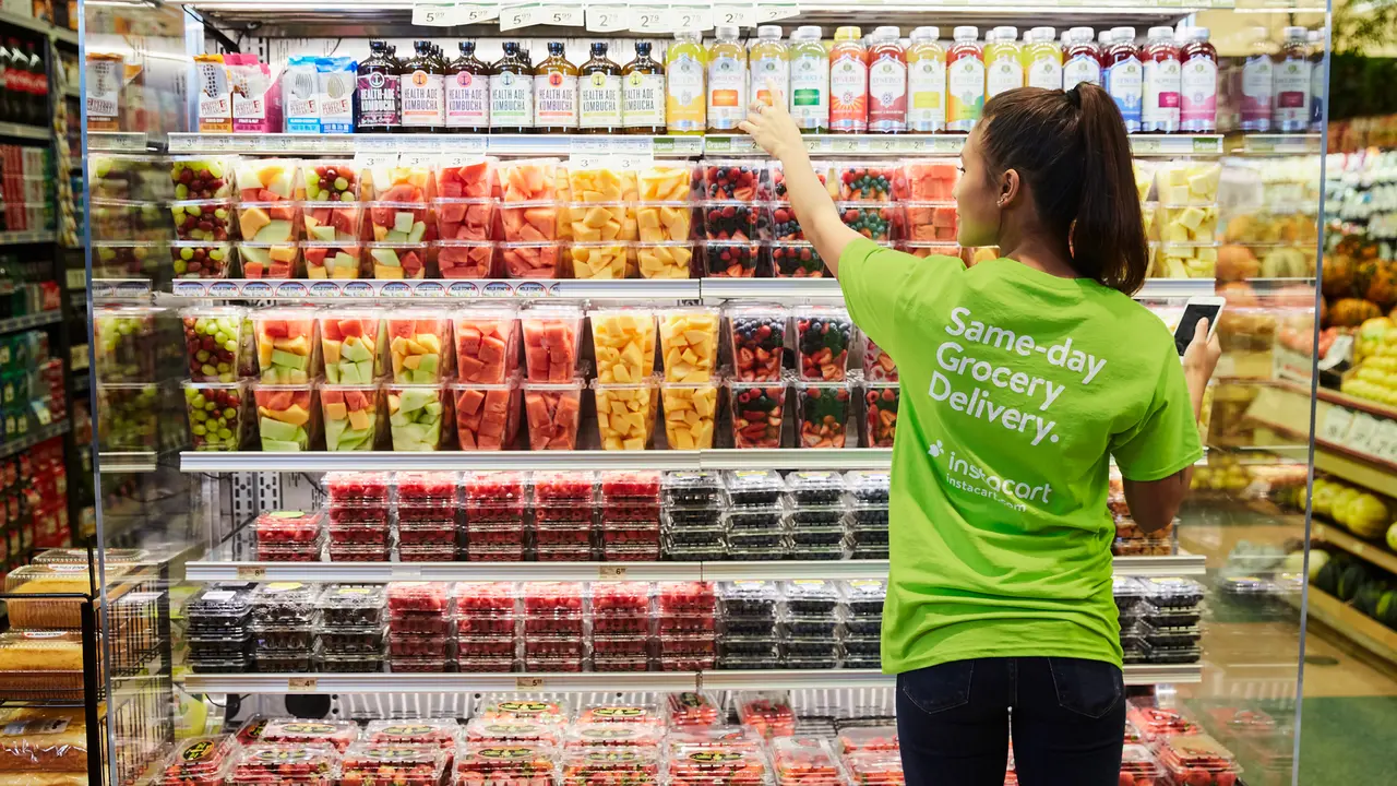shopper selecting juices for grocery delivery - Instacart