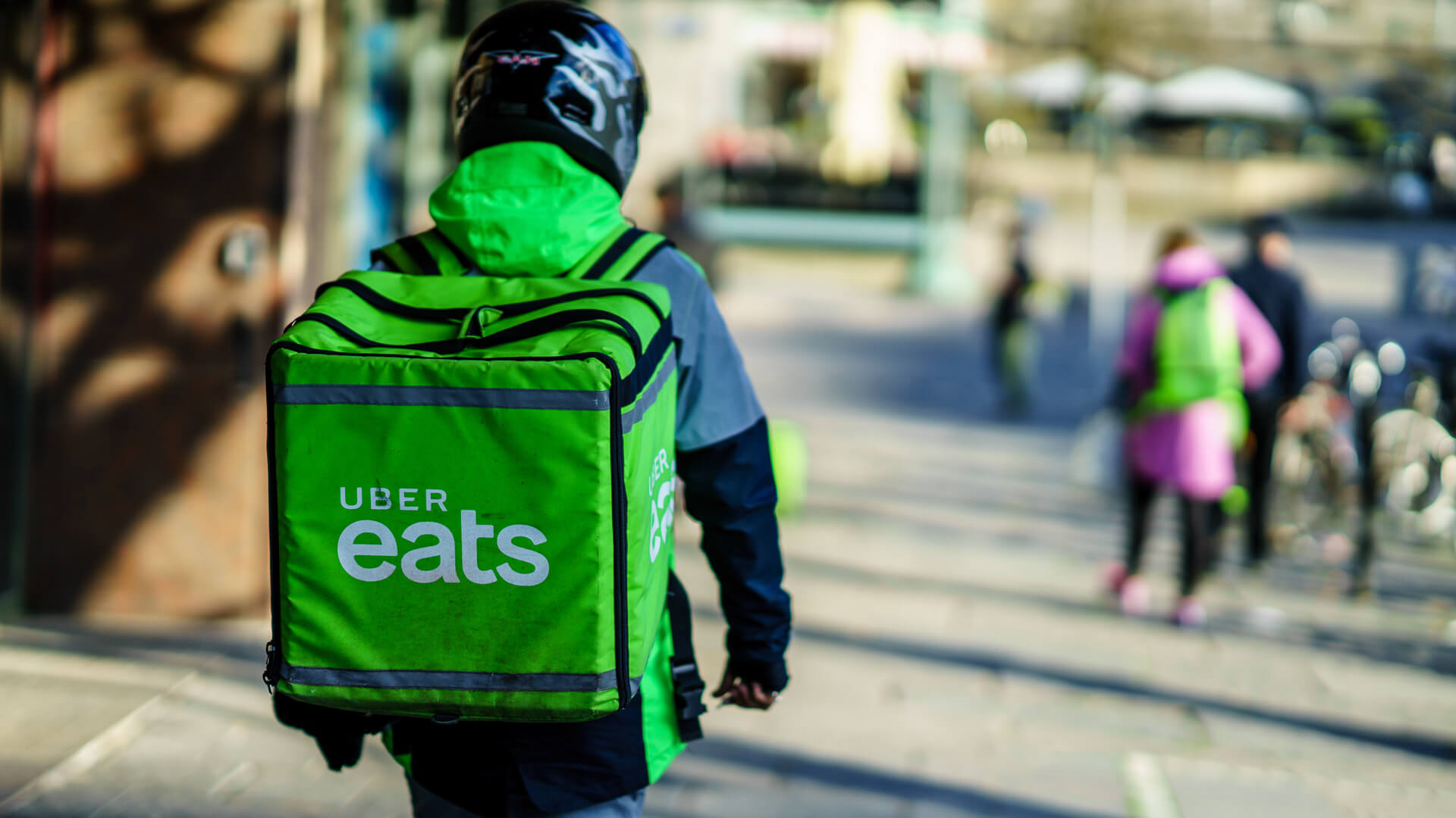 Working for Uber Eats: Requirements, salary, benefits, & more