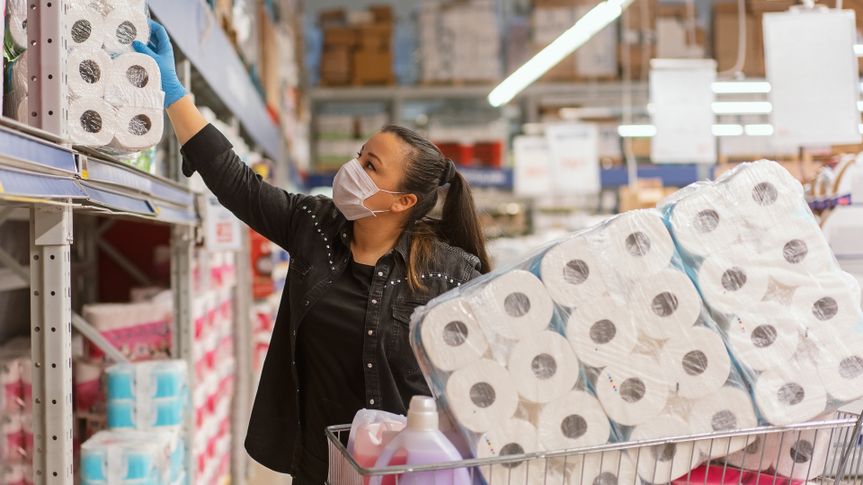 Portrait of a mature woman wearing a protective mask shopping in a supermarket.
