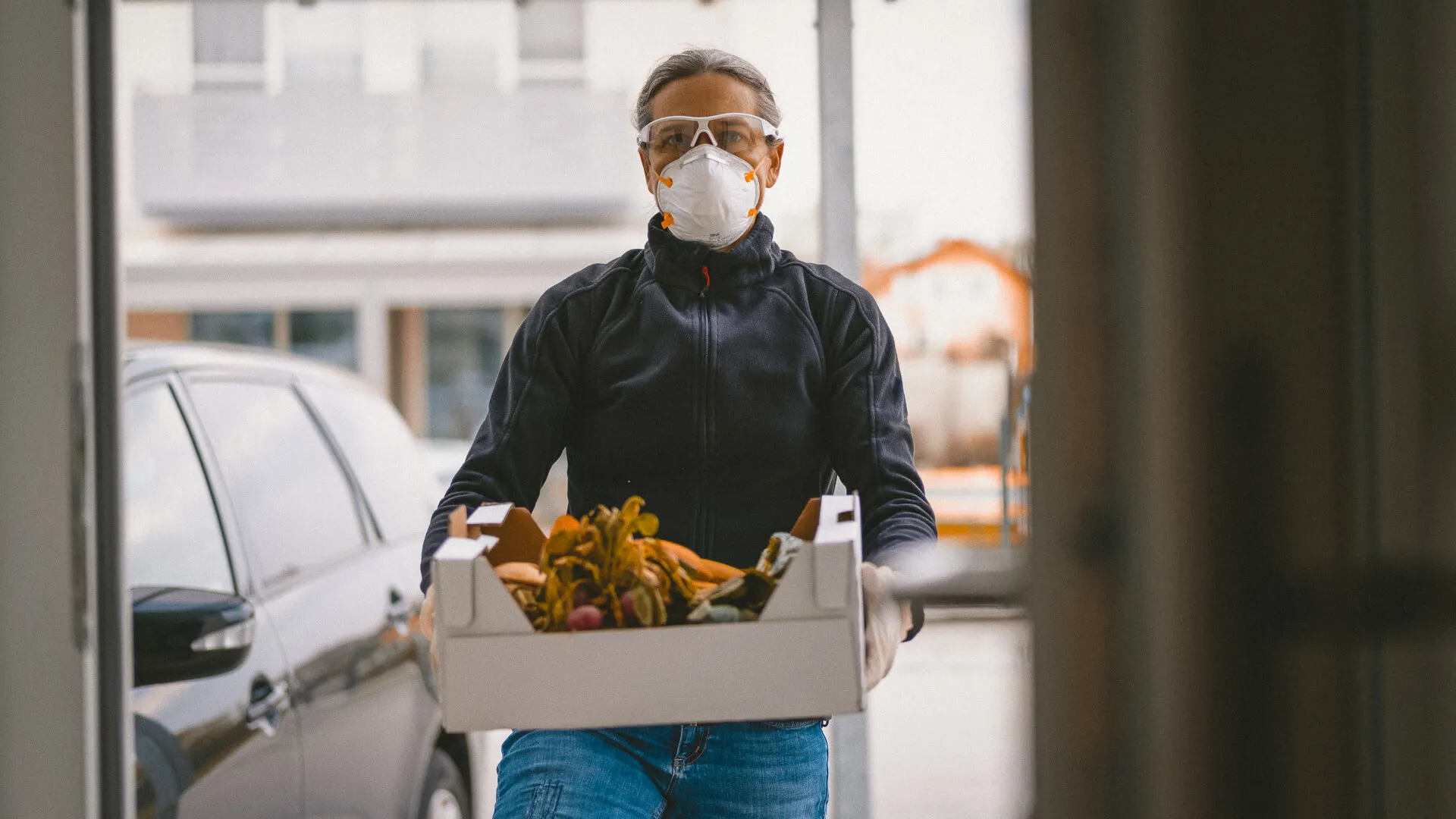 woman with covid-19 mask with groceries