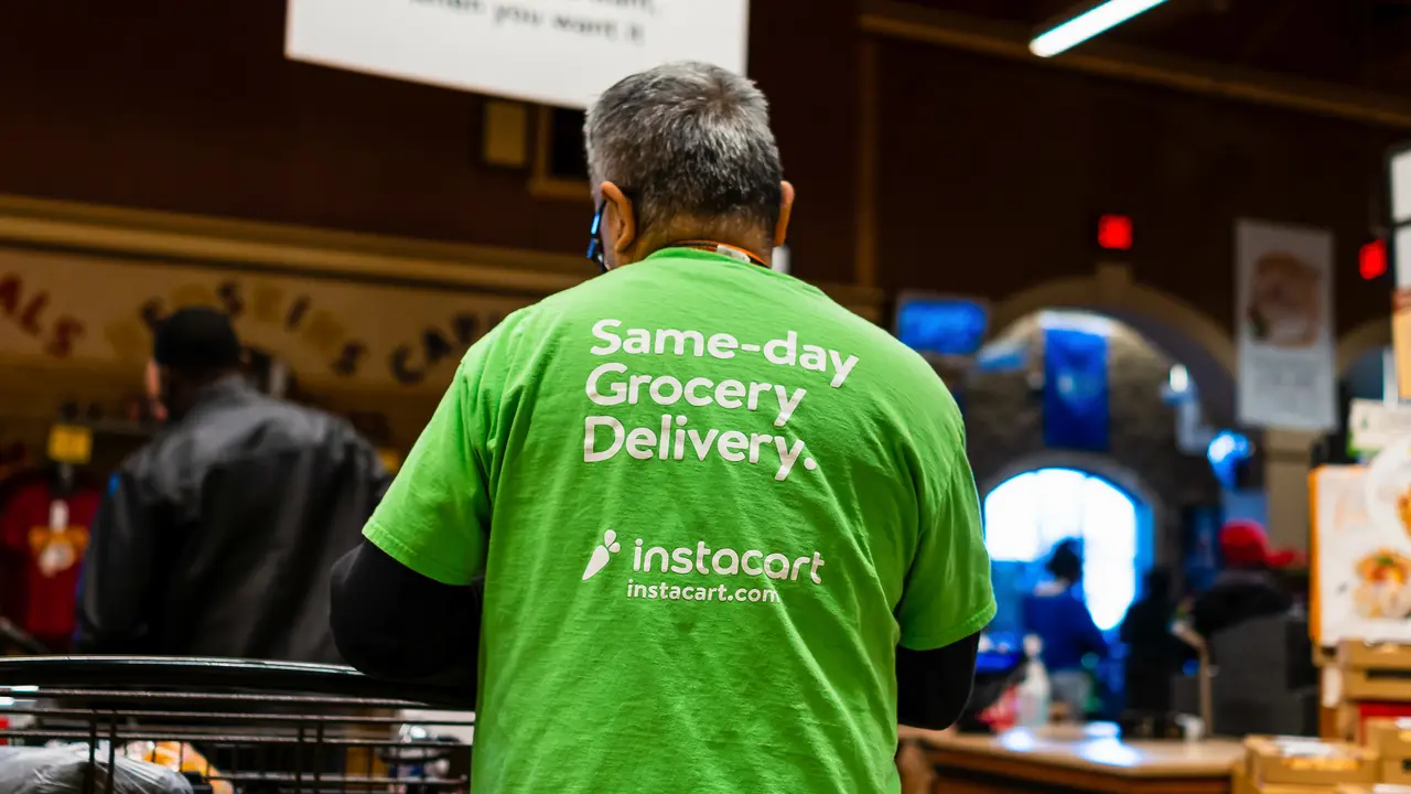 Instacart worker grocery delivery