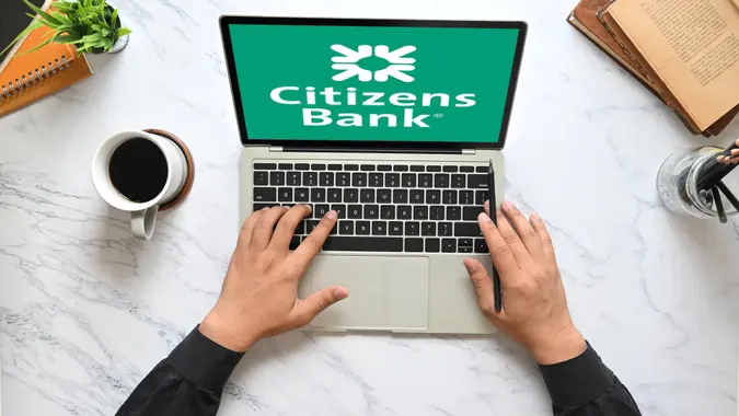 man on Citizens Bank website