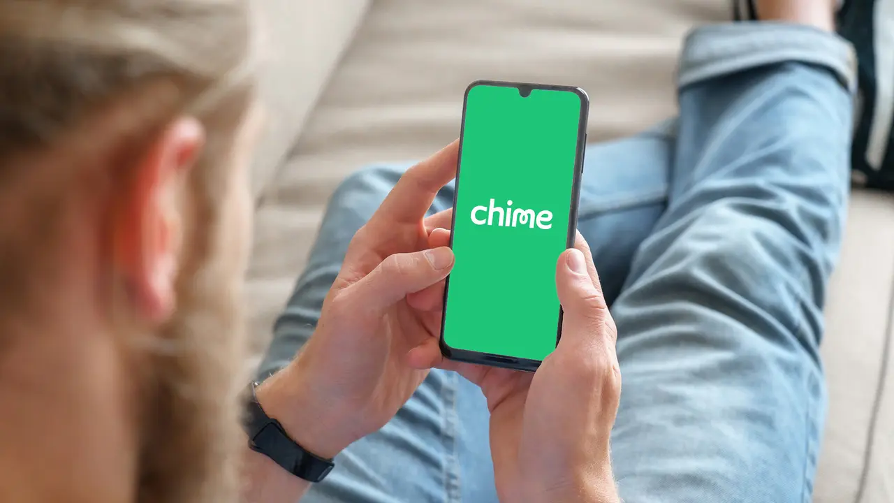 man using Chime bank mobile app