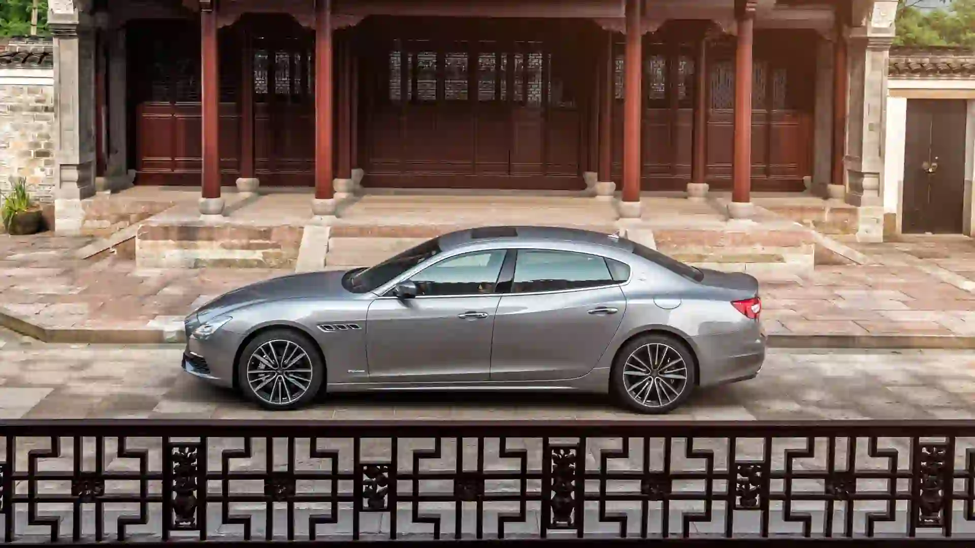 I’m a Mechanic: 5 Money-Pit Luxury Cars To Avoid in 2026