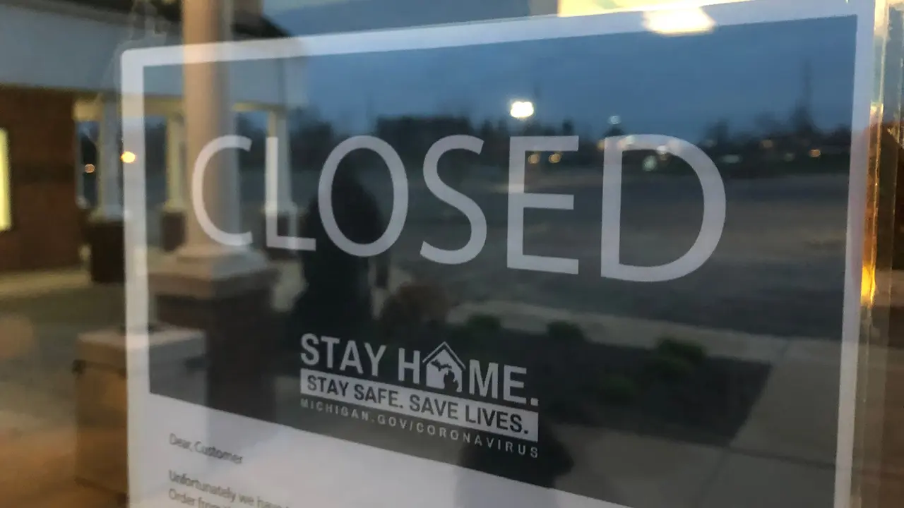 Closed restaurant business sign
