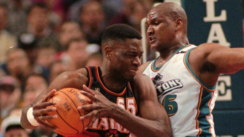 MUTOMBO MILLS Atlanta Hawks center Dikembe Mutombo pushes up on Detroit Pistons center Terry Mills during the first quarter in Auburn Hills, MichHAWKS PISTONS, AUBURN HILLS, USA.