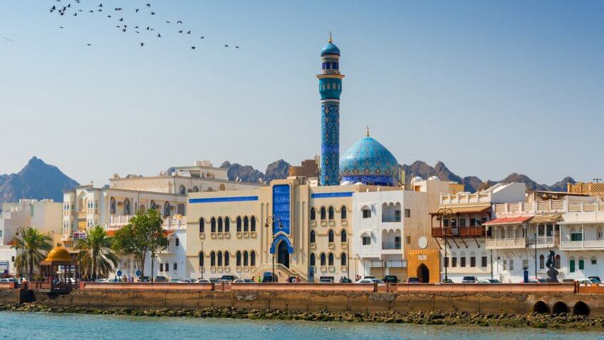 Oman - Muskat, Masjid Al Rasool Al A`dham Mosque with flowers.