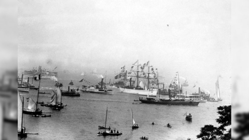 Statue of Liberty arrives on French frigate Iser