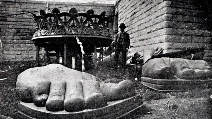 The feet of the Statue of Liberty arrive on Liberty Island 1885.