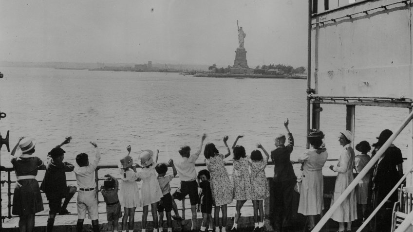 WWII: Britain: Evacuation: Overseas.