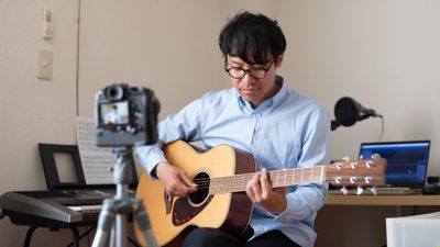 Creator Economy Explained & 6 Ways To Make Money In The Industry