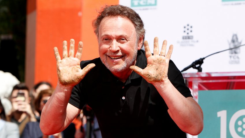 LOS ANGELES - APR 12: Billy Crystal at the Billy Crystal Hand And Footprint Ceremony at the TCL Chinese Theater IMAX on April 12, 2019 in Los Angeles, CA.